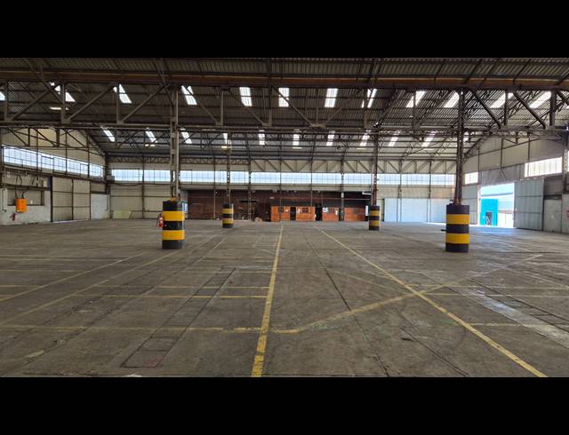 2,641M² WAREHOUSE TO LET IN LILIANTON